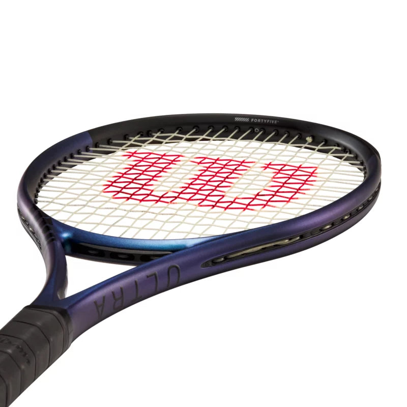 Wilson Ultra 100 v4.0 con patrón de encordado 16x19 para mayor potencia y spin.