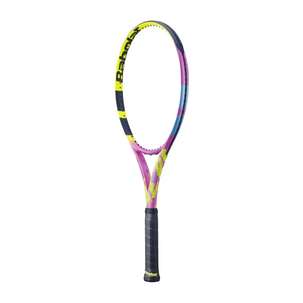 Babolat Pure Aero Rafa 2024 con marco aerodinámico para mayor velocidad y efectos."