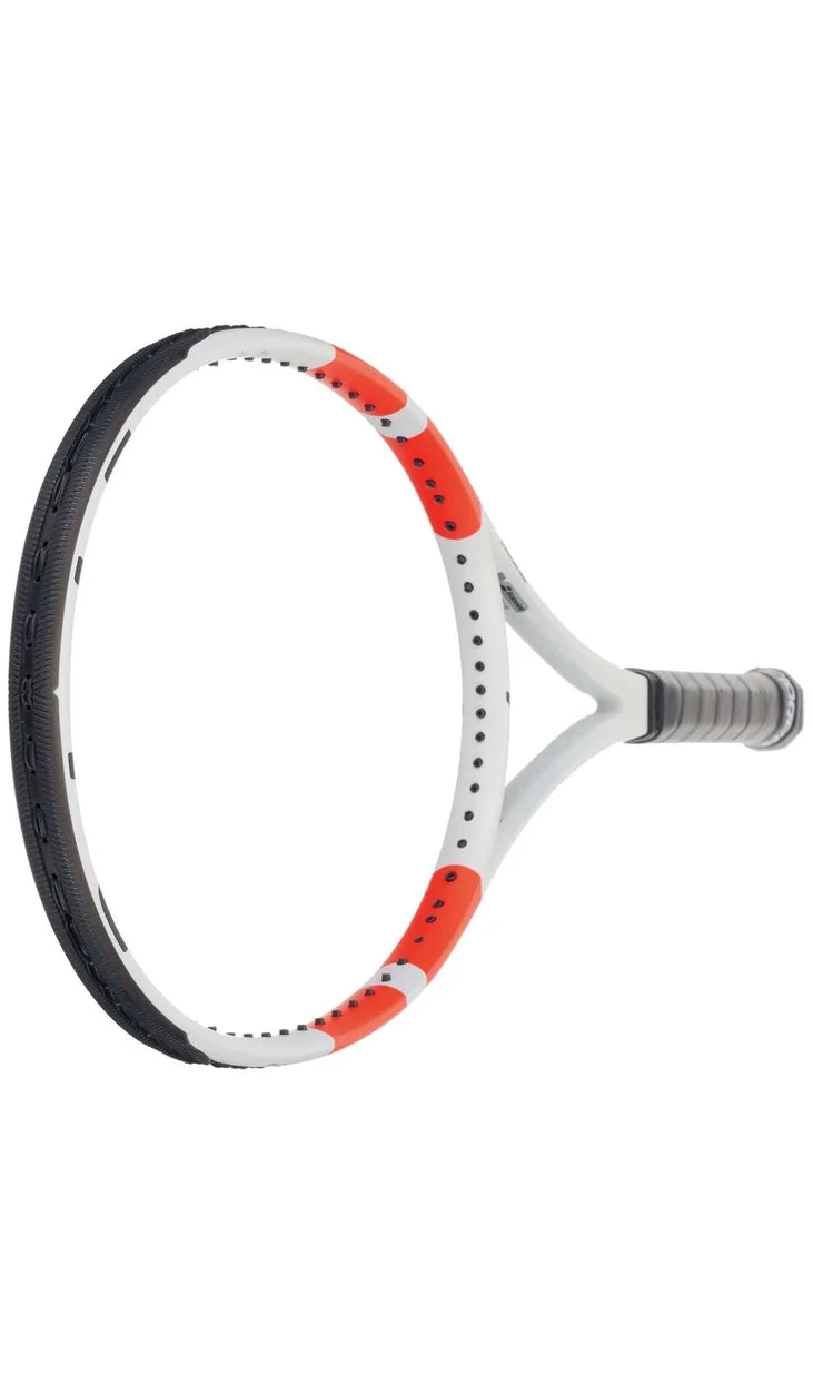 Babolat Pure Strike Gen 4 con Control Frame para mayor estabilidad en cada golpe.