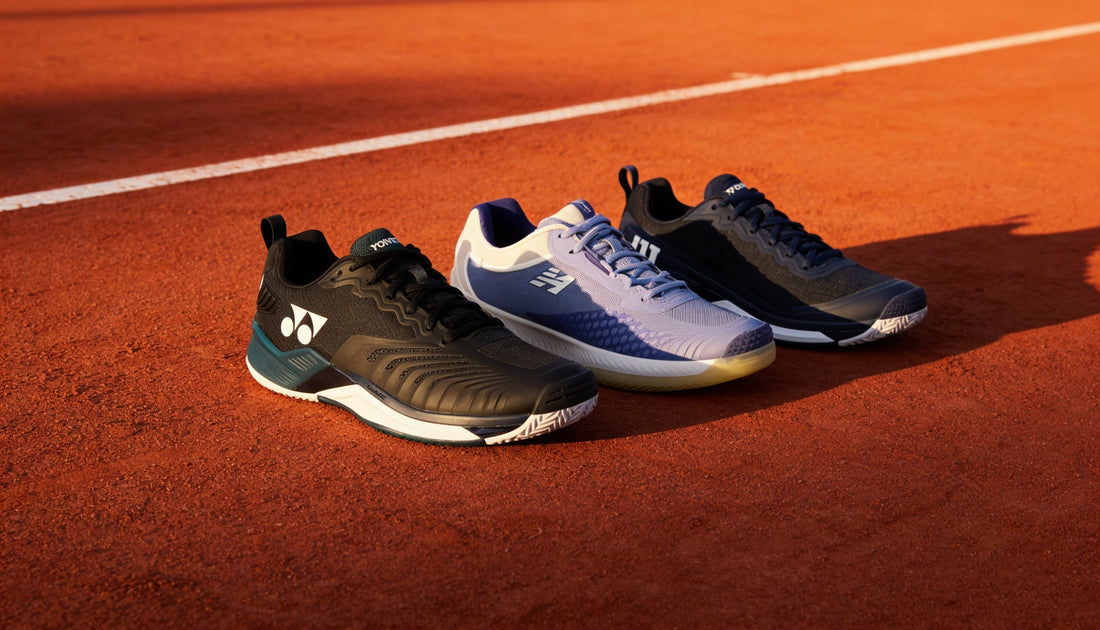 Zapatillas de tenis para arcilla Yonex Eclipsion, New Balance 996 Clay y Wilson Rush Pro Clay sobre cancha de arcilla