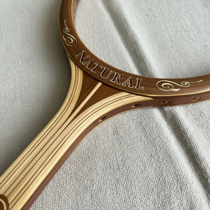 Raqueta Spalding Natural — Madera Artesanal Belga con Funda Original