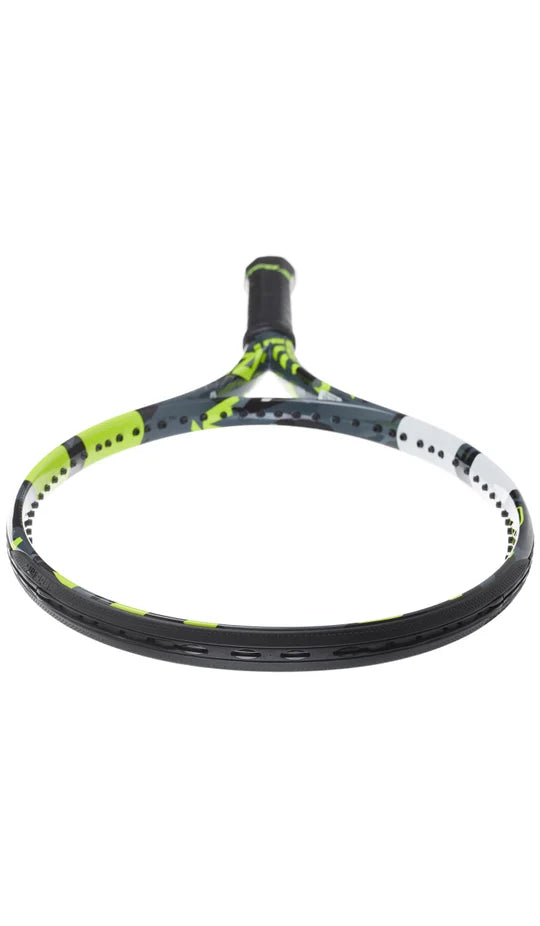 Marco aerodinámico de la Babolat Pure Aero 98 Alcaraz para mayor control.