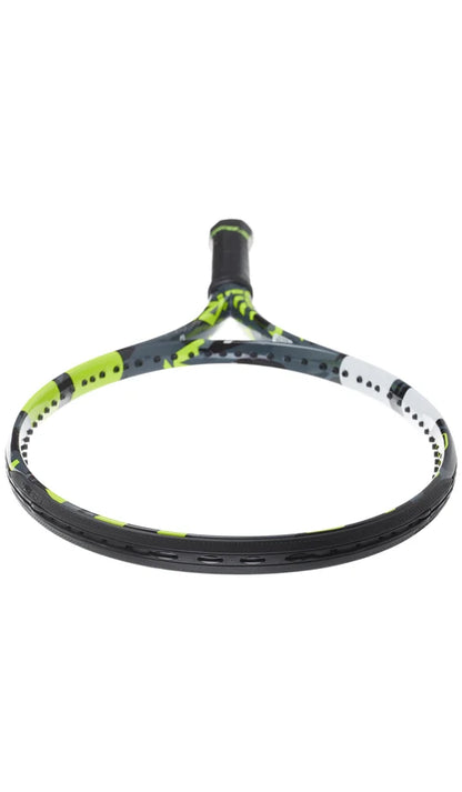 Marco aerodinámico de la Babolat Pure Aero 98 Alcaraz para mayor control.