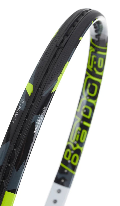 Marco aerodinámico de la Babolat Pure Aero 98 Alcaraz para mayor control.