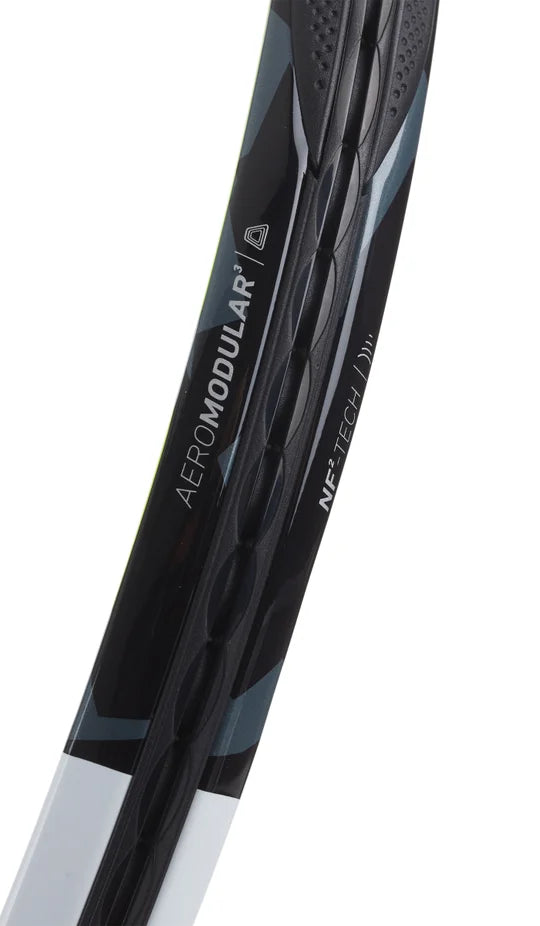 Marco aerodinámico de la Babolat Pure Aero 98 Alcaraz para mayor control.