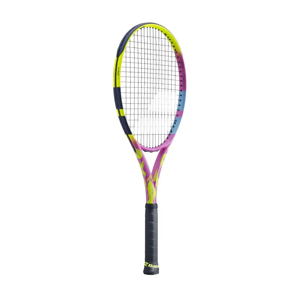 Raqueta Babolat Pure Aero Rafa 2024 con patrón 16x19 para máximo spin y control.