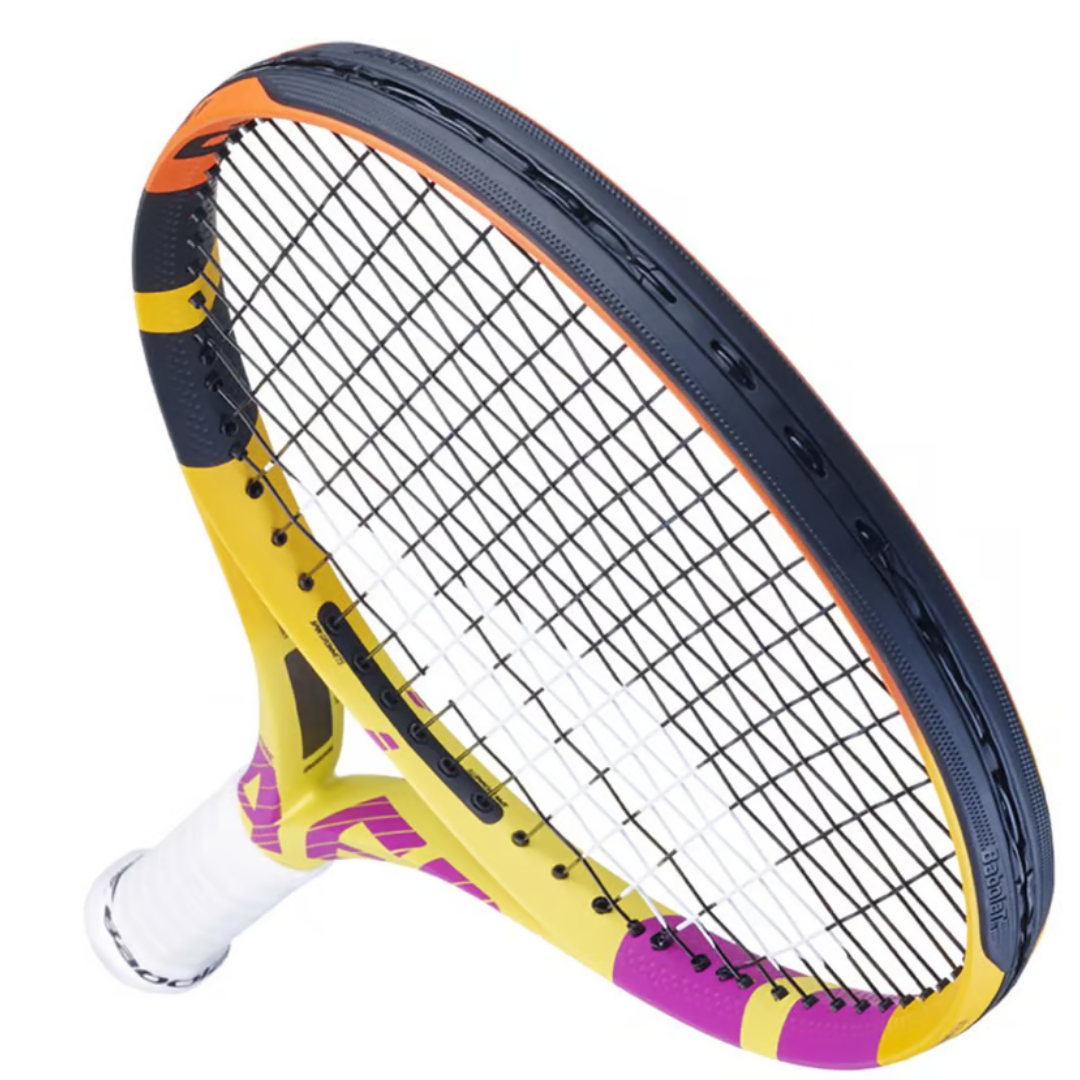Raqueta Babolat Pure Aero Lite Rafa con patrón 16x19 para efectos precisos.