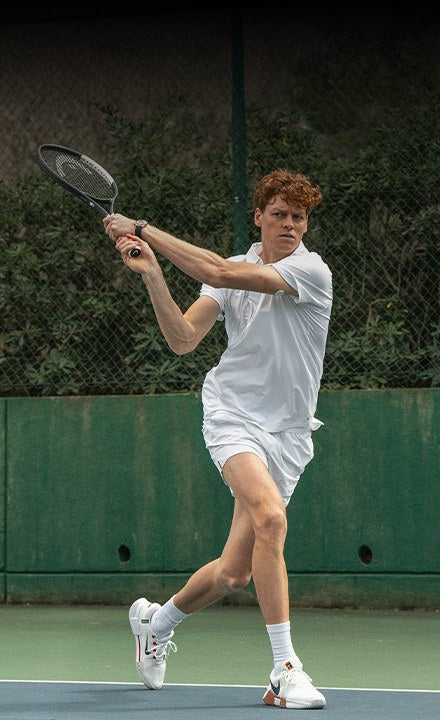 Jannik Sinner golpeando un drive con la Head Speed 2026