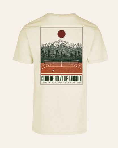 Espalda de la polera Club de Polvo de Ladrillo de offcourt. color Beige con postal de cancha y cordillera