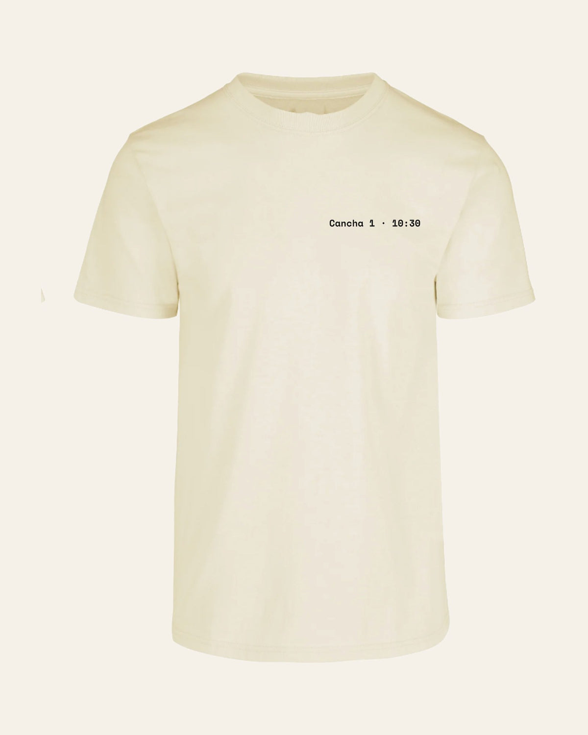 Frente de la polera de tenis Match Summary de offcourt. color Beige con Cancha 1 · 10:30 al pecho
