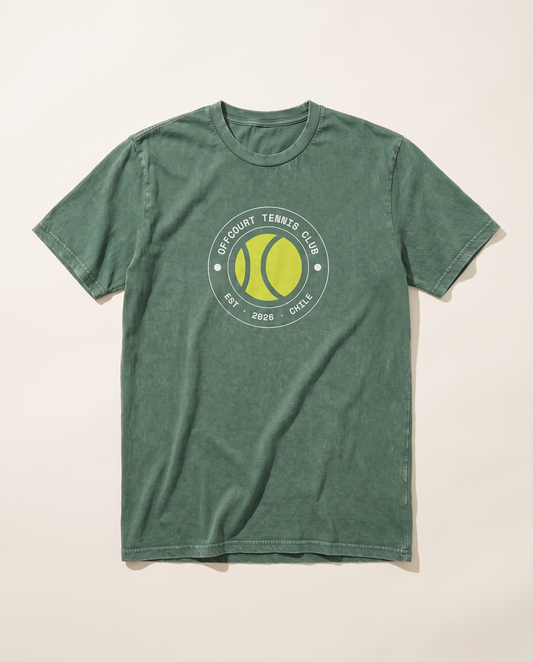 Polera acid wash Socio Nº de offcourt. en verde bosque con el crest OFFCOURT TENNIS CLUB al pecho