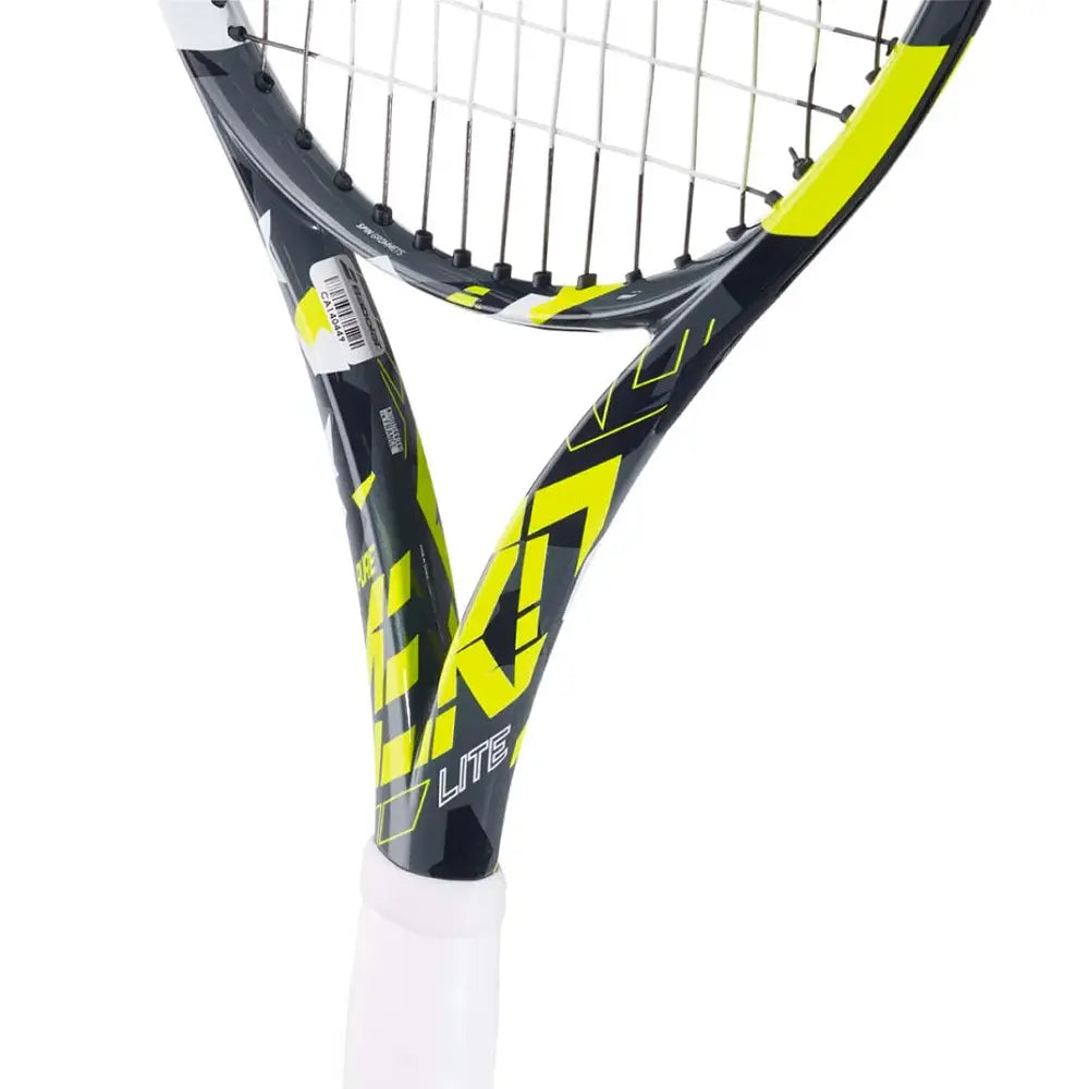 Babolat Pure Aero Lite con marco aerodinámico para mayor velocidad y spin.