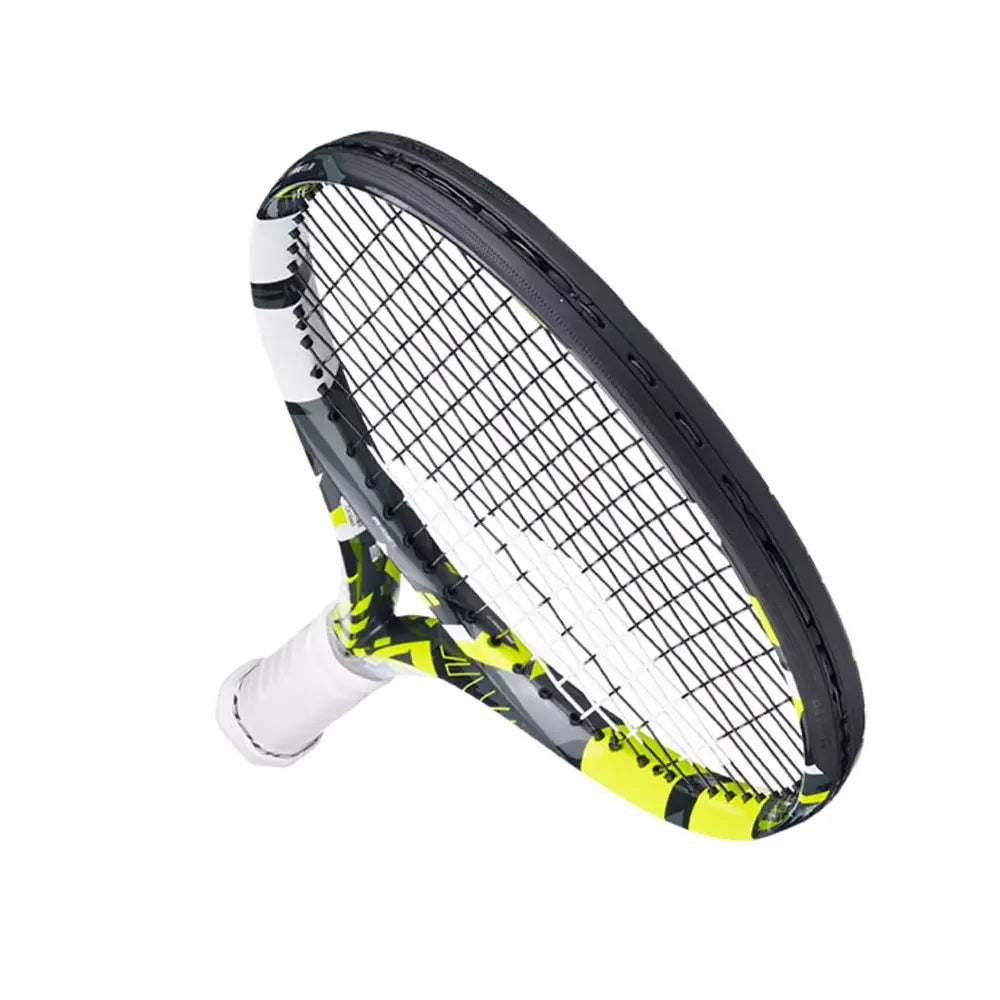 Babolat Pure Aero Lite con marco aerodinámico para mayor velocidad y spin.