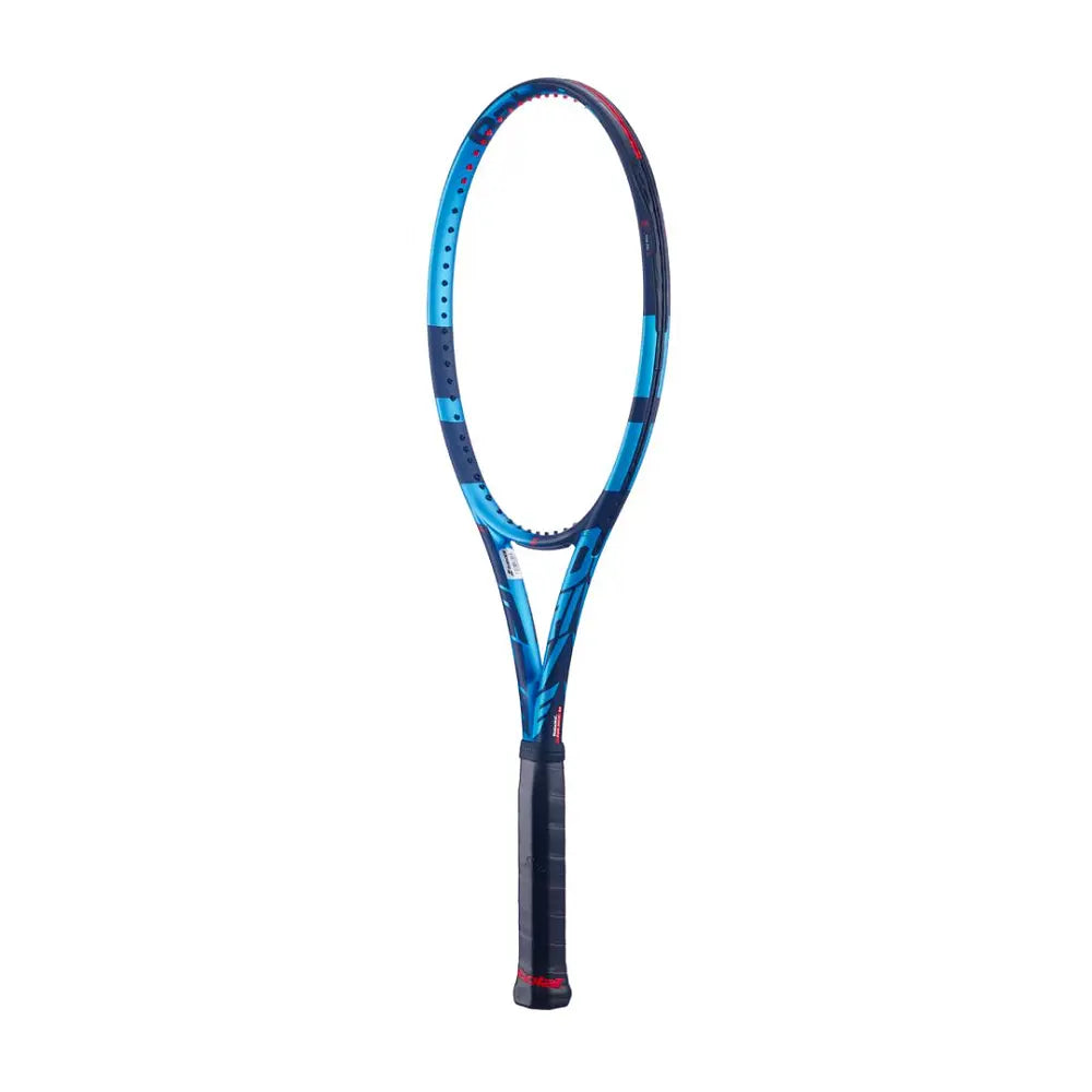 Babolat Pure Drive 98 con marco aerodinámico para mayor estabilidad y control.