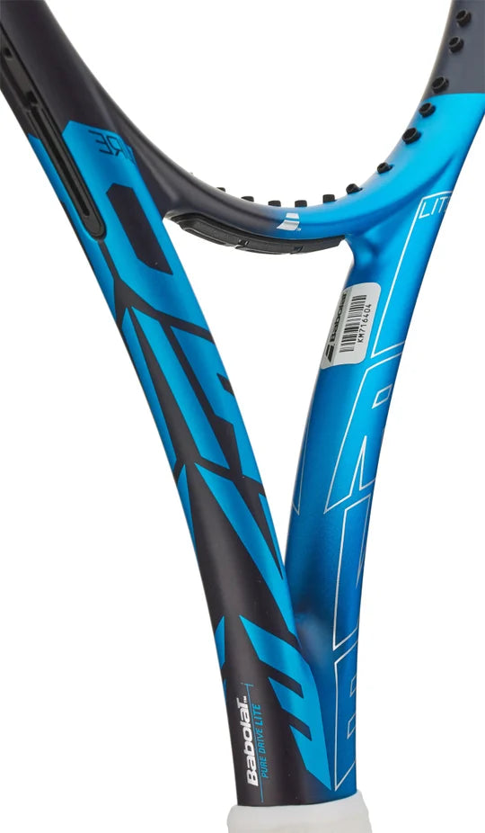 Babolat Pure Drive Lite con marco aerodinámico para mayor velocidad y control.