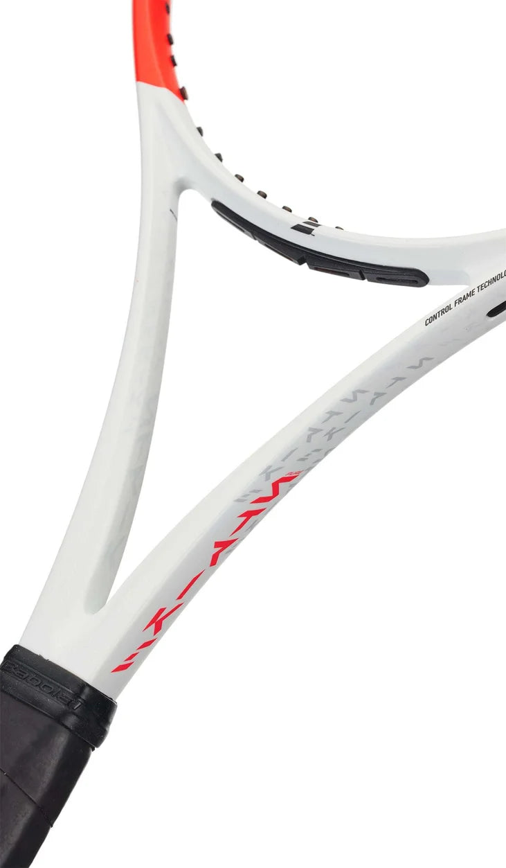 Babolat Pure Strike Gen 4 con Control Frame para mayor estabilidad en cada golpe.