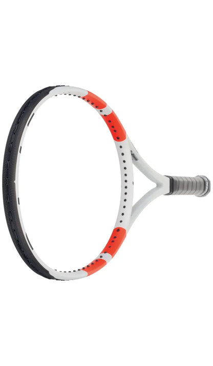 Babolat Pure Strike Gen 4 con Control Frame para mayor estabilidad en cada golpe.