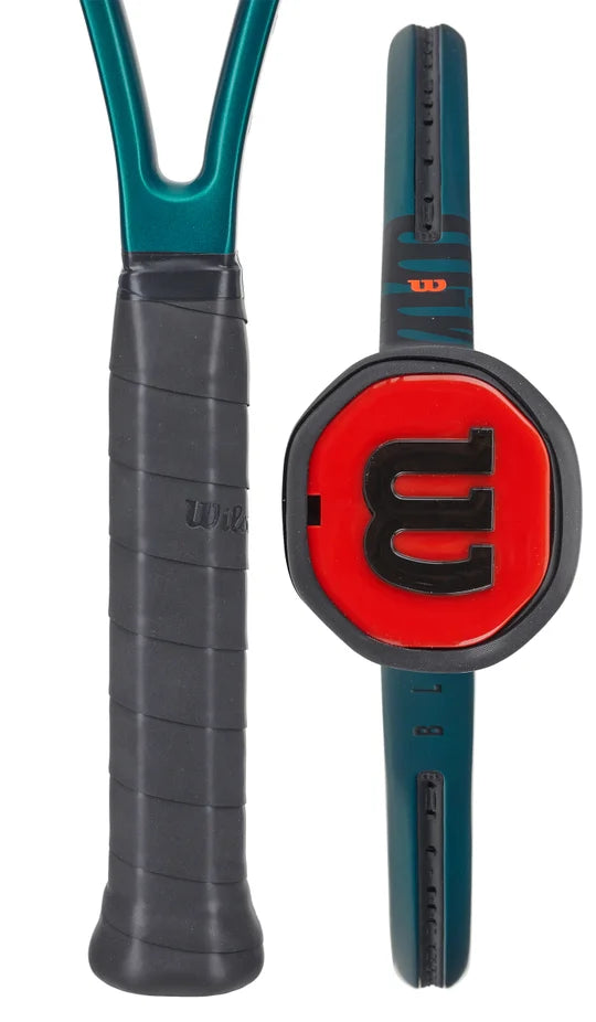 Wilson Blade 100 V9 con marco reforzado y tecnología FORTYFIVE° para estabilidad.