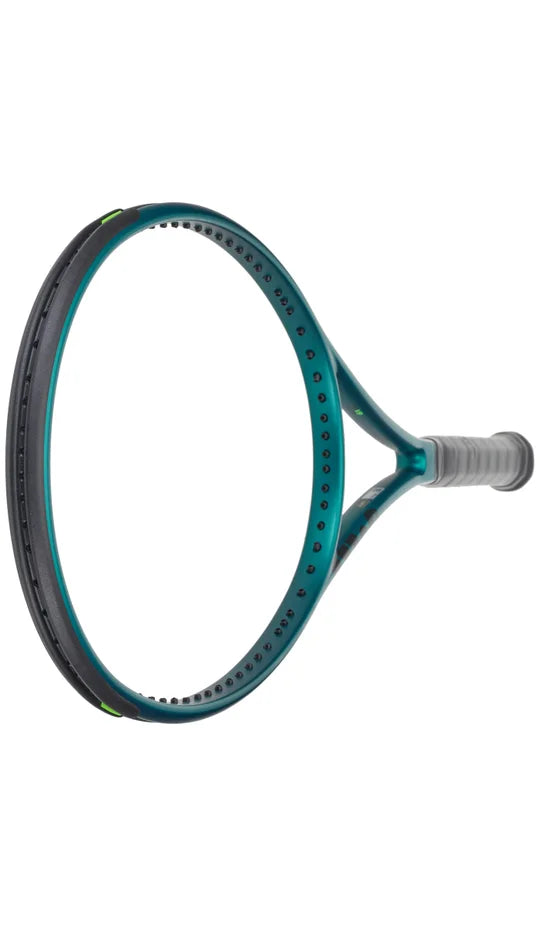 Wilson Blade 100 V9 con marco reforzado y tecnología FORTYFIVE° para estabilidad.