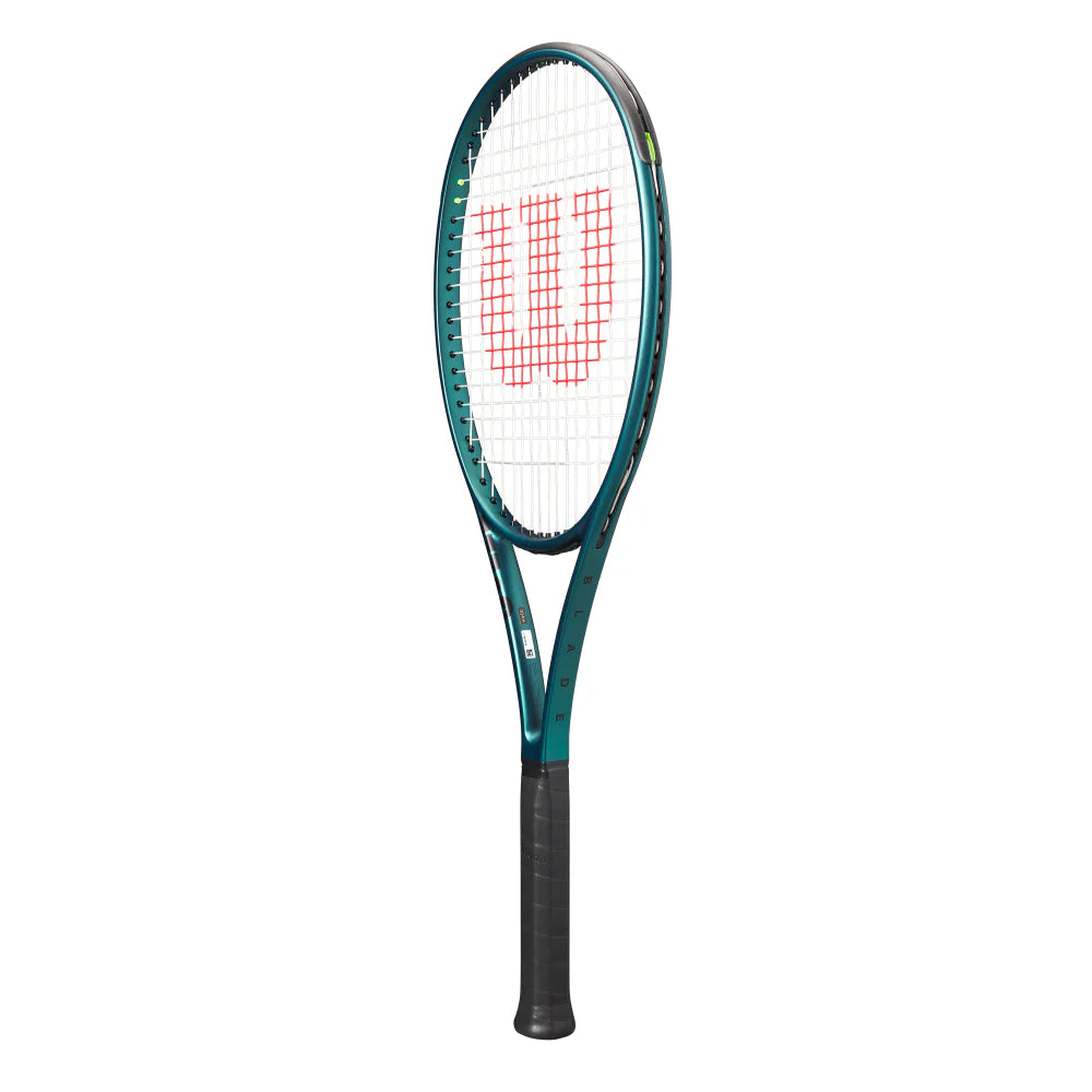 Raqueta Wilson Blade 100L V9 con patrón de encordado 16x19 para efectos y control.