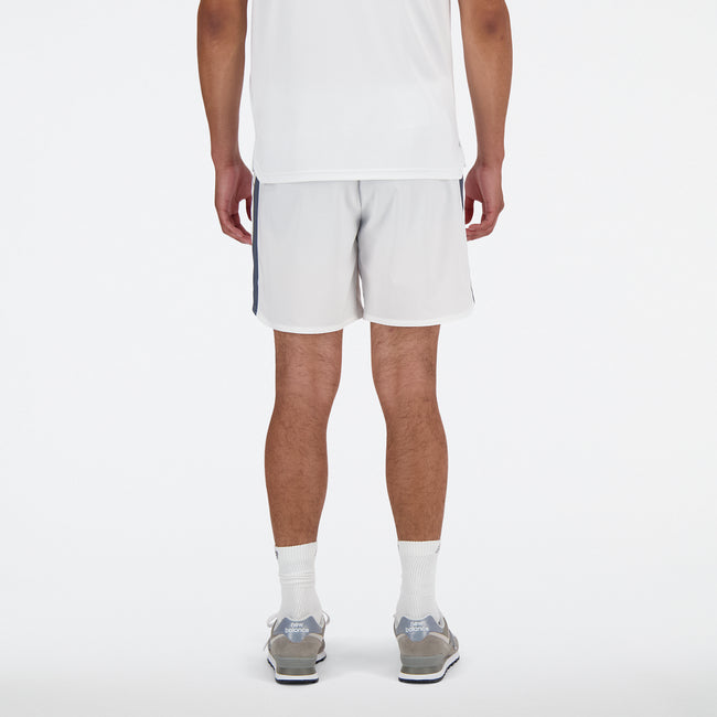 Shorts New Balance Tournament Blanco – diseño limpio y técnico