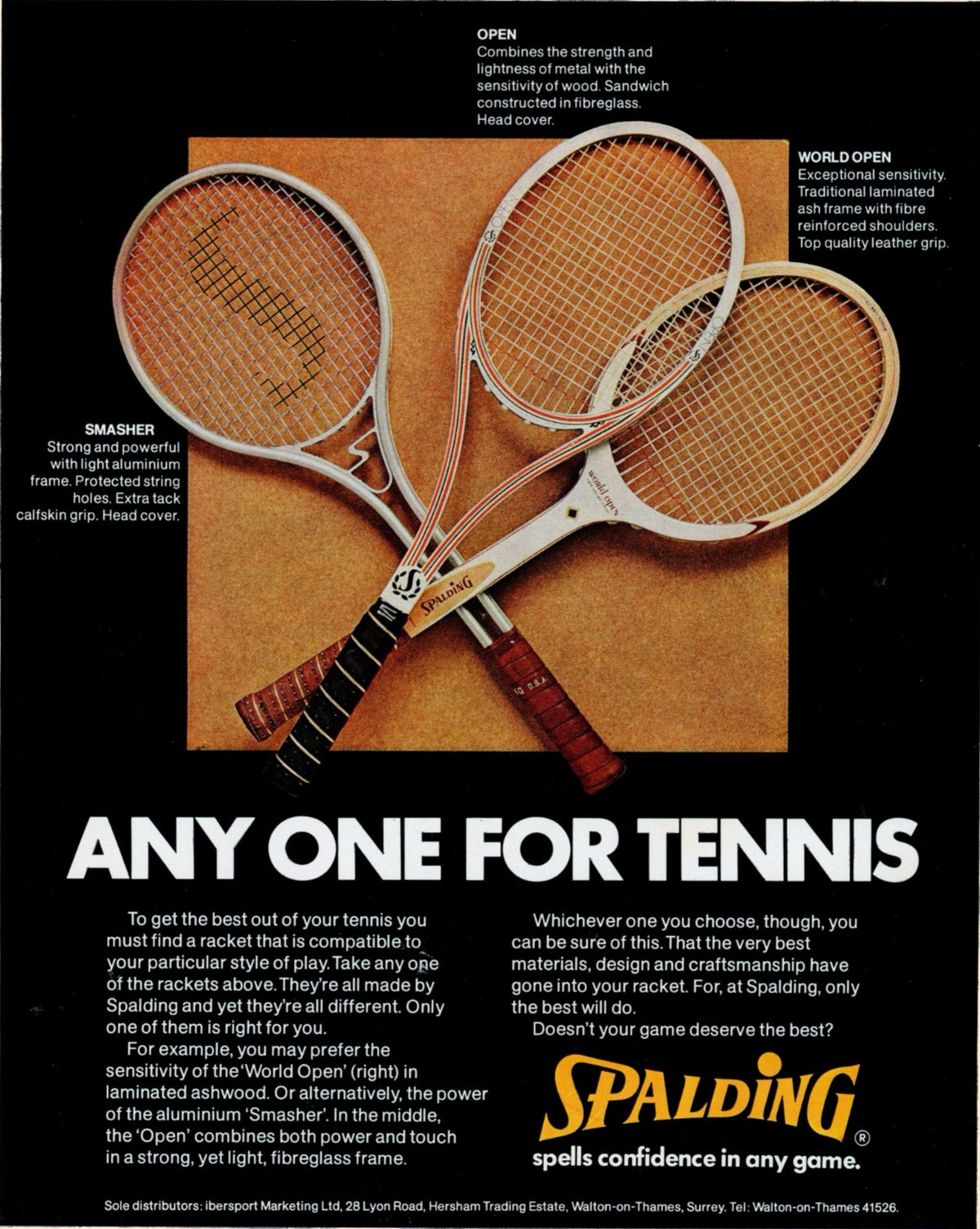 Aviso original de Spalding de los años 70 mostrando las raquetas World Open en madera, Open en fibra de vidrio y Smasher en aluminio