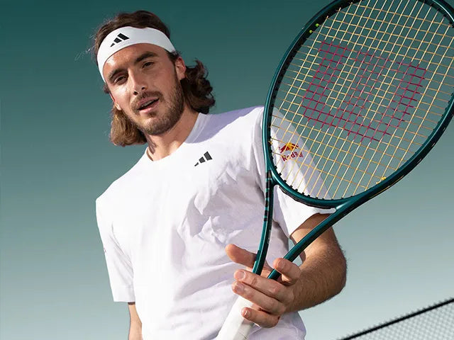 Stefanos Tsitsipas con la Wilson Blade 98, diseñada para control y efectos precisos